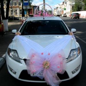 how to properly dress up a car for a wedding