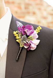 How to make a boutonniere for the groom from fresh flowers