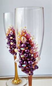 How to decorate glasses for a wedding? Photo ideas for decorating wedding glasses of the bride and groom 