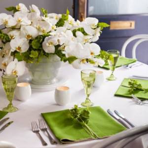 How to decorate wedding tables for guests with your own hands
