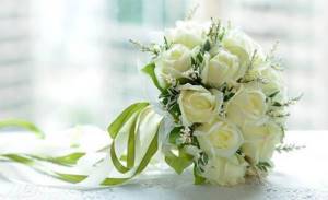 how to choose a wedding bouquet of roses