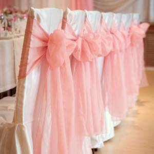 how to tie a bow on a wedding chair