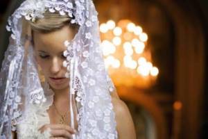 How to tie a scarf for a wedding. Bride&#39;s wedding dress code 