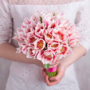 What should the bride&#39;s bouquet be like?