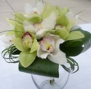 какскадный свадебный букет из орхидей фото