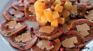 Duck carpaccio with foie gras and pears
