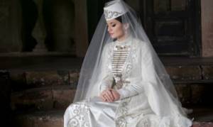 Кавказская невеста в национальном костюме