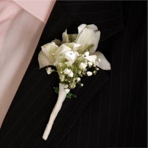 classic boutonniere for wedding