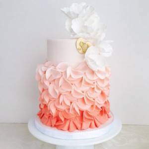 коралловый градиент на свадебном торте