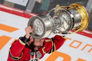 Will Kovalchuk still compete for the Stanley Cup? What will happen next to the Avangard captain? 