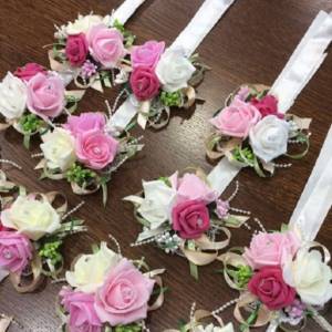 beautiful boutonnieres for a wedding