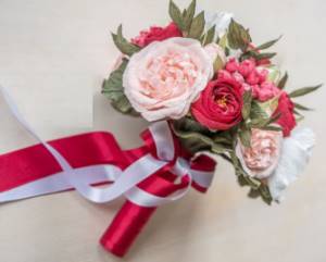 Beautiful do-it-yourself duplicate bouquet for a wedding 2021 photo