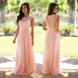 Кружевное платье персикового цвета