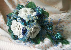 Easy to make a bouquet of beads at home