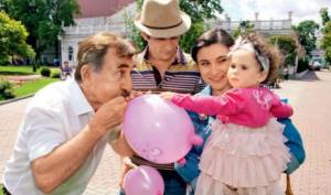 Leonid Kanevsky with his daughter, granddaughter and son-in-law