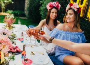 summer bachelorette party, outdoor picnic