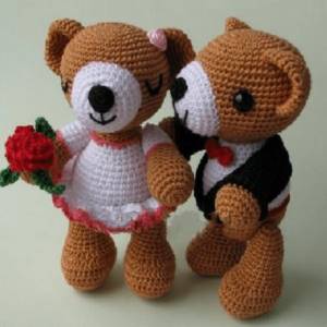 DIY bears for a wedding