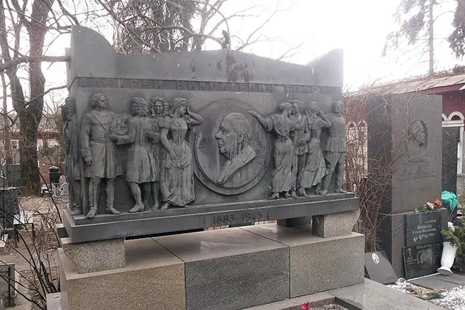 Alexei Tolstoy&#39;s grave