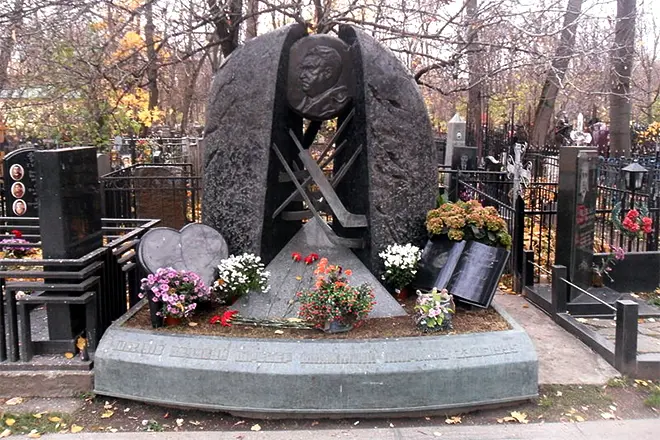 Grave of Anatoly Tarasov