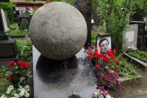 The grave of Andrei Voznesensky