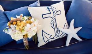 морская свадьба, букет невесты, подушка с рисунком якоря