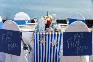 морская свадьба, декор стульев жениха и невесты