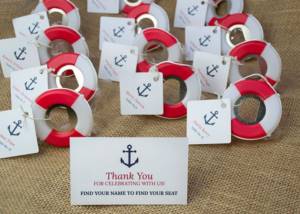 sea ​​wedding, place cards in the form of lifebuoys