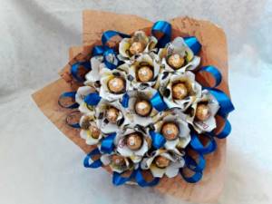 The photo shows - Floristry for beginners, fig. Bouquet of sweets 
