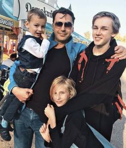 In the photo: Druzhinina’s youngest son with her children and nephew