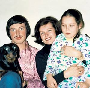 Natalya Fateeva with her son Volodya and daughter Natasha