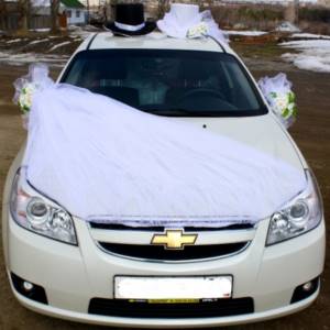 unusual car decoration for a wedding