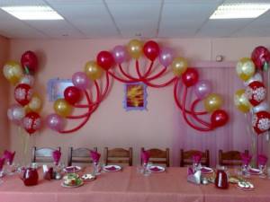 Unusual wall decor with balloons in a cafe for an anniversary