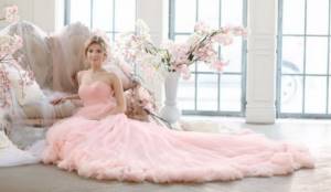 невеста в розовом платье