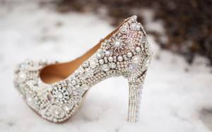 New Year&#39;s wedding, bride&#39;s shoes