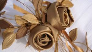 Bridal look: floral wreath with satin ribbons