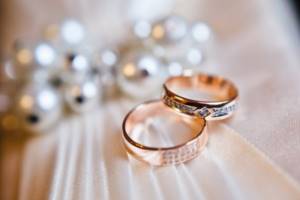 Wedding rings with stones