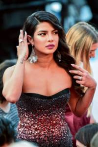 Engagement rings of the Jonas brothers&#39; wives: comparing the rings of Sophie, Priyanka and Danielle - image15
