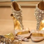 Обувь и украшения для золотого наряда