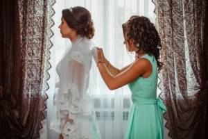 Duties of a bridesmaid at a wedding
