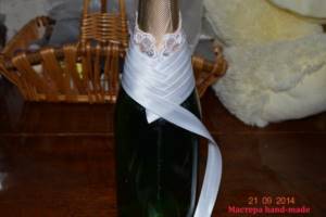 DIY champagne wedding clothes made from ribbons