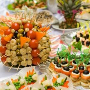 decoration of banquet dishes for the wedding table