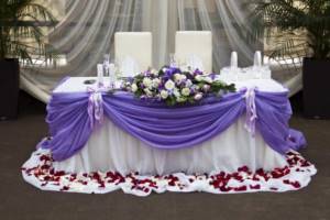 Wedding table decoration in lilac color