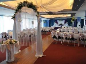 decorating the arch and hall using taffeta