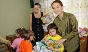 Ольга Будина помогает сиротам
