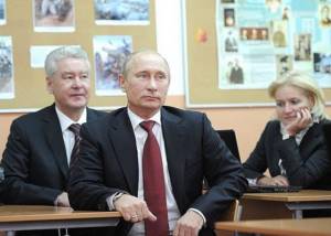 Olga Golodets, Vladimir Putin and Sergei Sobyanin at school