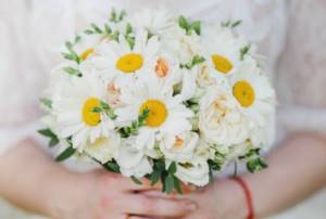 Give the bride&#39;s bouquet