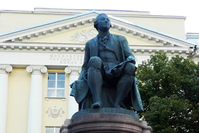 Monument to Mikhail Lomonosov