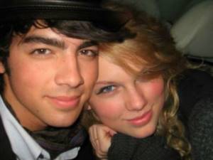 Taylor Swift&#39;s first boyfriend is Joe Jonas