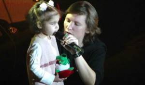 The singer sang with a girl with leukemia