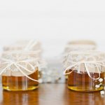 Почему дарят мед в качестве комплимента гостям на свадьбе?